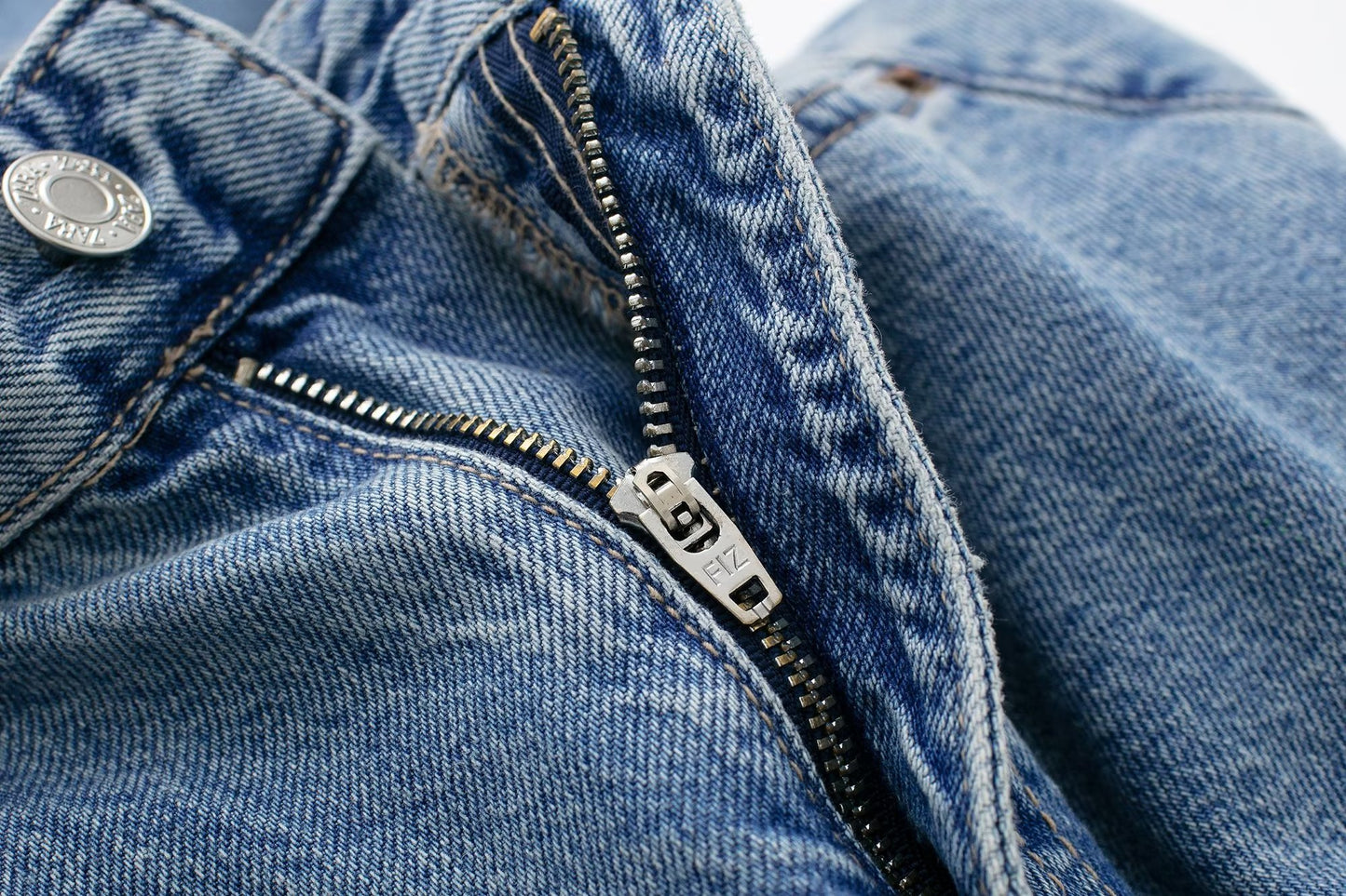 Low Rise Wide Leg Cargo Pocket Jeans